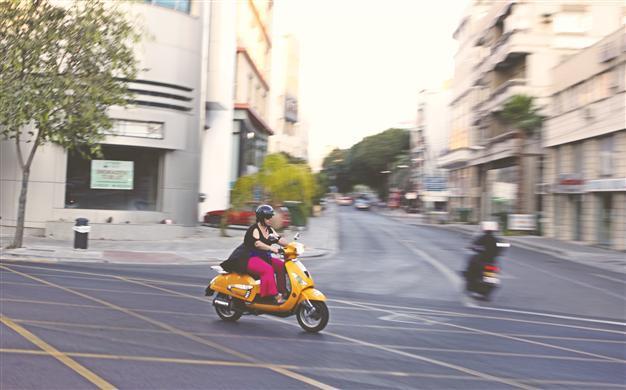 Moody’s cuts Greek Cyprus by two notches