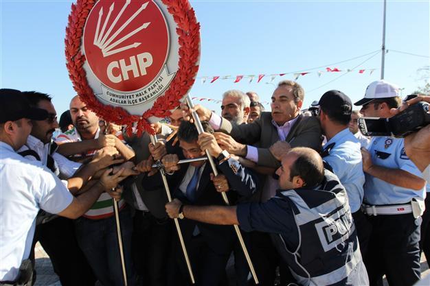 Opposition members banned from laying wreaths at Atatürk monuments