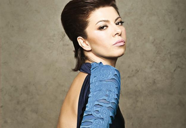 Beyoğlu Hayal Kahvesi hosts Özge Fışkı n concert