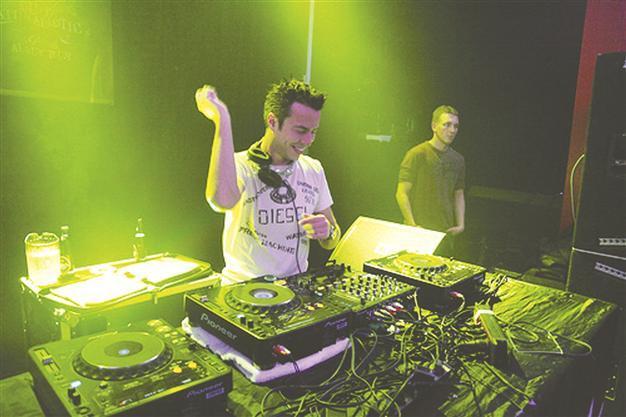 Van Doorn plays at the largest pool party in Turkey