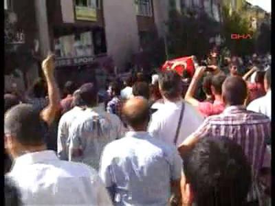 Angry mob attacks BDP building in Turkeys east