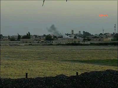 Panic in Turkish border town as Syrian tanks fire on rebel positions