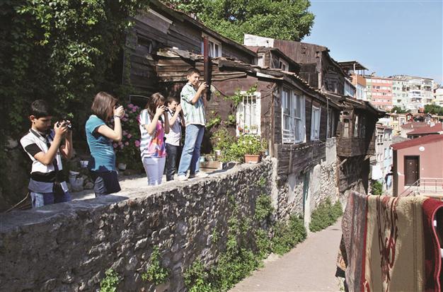 Life in Golden Horn reflects with photos