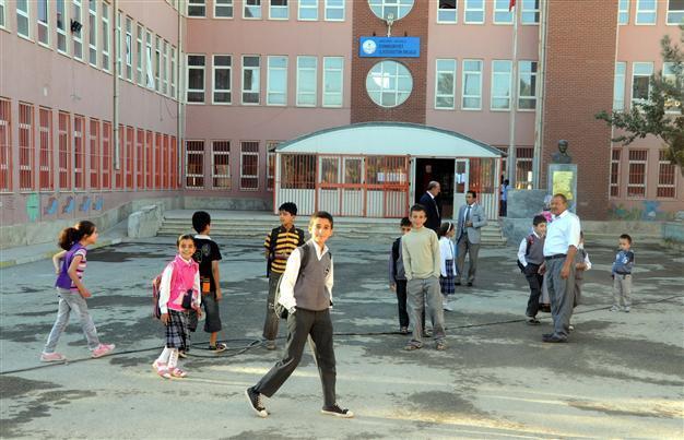 Crisis in Syria halts education in southeast Turkey
