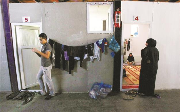 Refugee influx makes Turkey set more camps