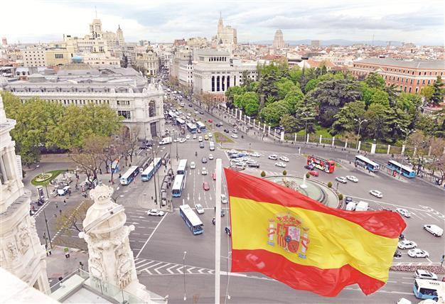 S&P cuts Spain’s credit rating to lowest investment grade
