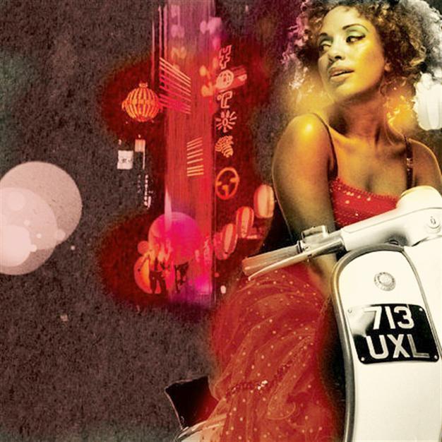 Martina Topley-Bird sings on Garajistanbul’s stage