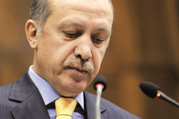 Turkish PM admits failure, starts poll bargaining