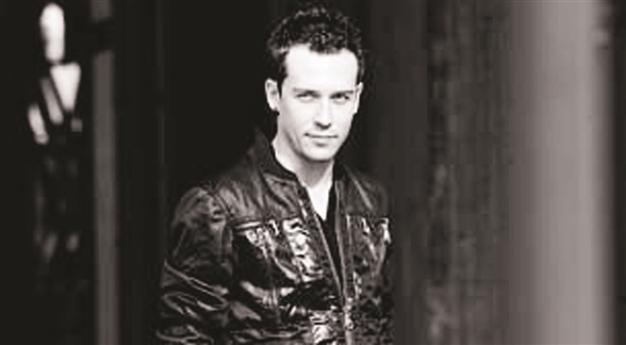 Kömürcü meets fans at Hayal Kahvesi