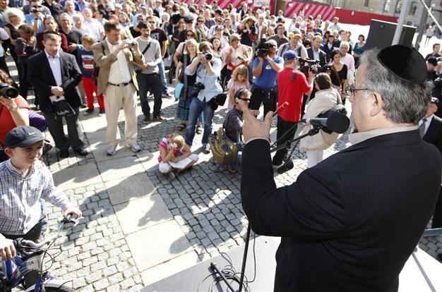 Jews, Muslims stage circumcision march in Germany