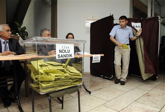 Bargaining gets tougher on gov’t-led election bill