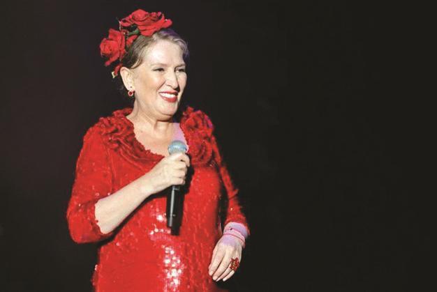 Suzan Kardeş rocks with Bekriya Band in Beyoğlu