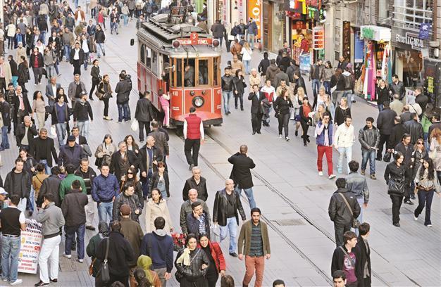 Despite tensions, Turks against Syria intervention