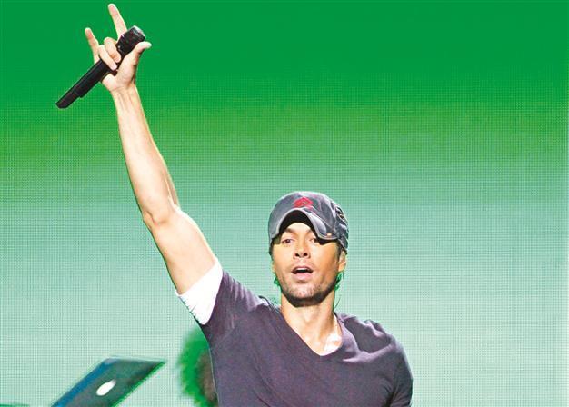 Enrique Iglesias sings at Maçka Küçükçiftlik