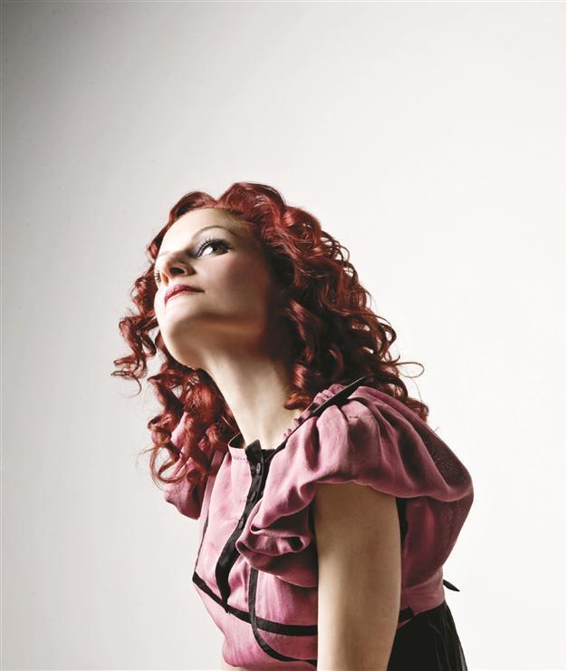 Jehan Barbur sings at Mask Club Live