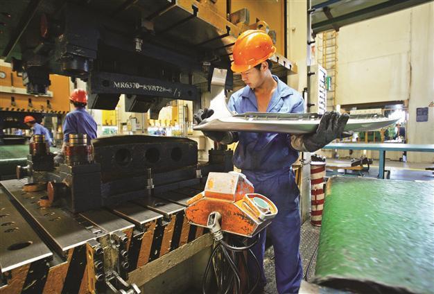 Foreign direct investment to China falls again in August