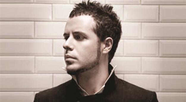 Emre Aydın performs at Jolly Joker