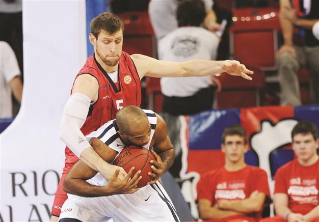 Fener, Efes score big Euro wins