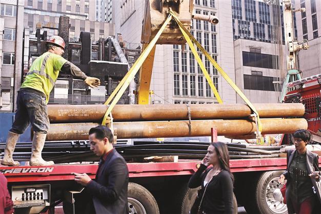 US economy creates more jobs on the eve of elections