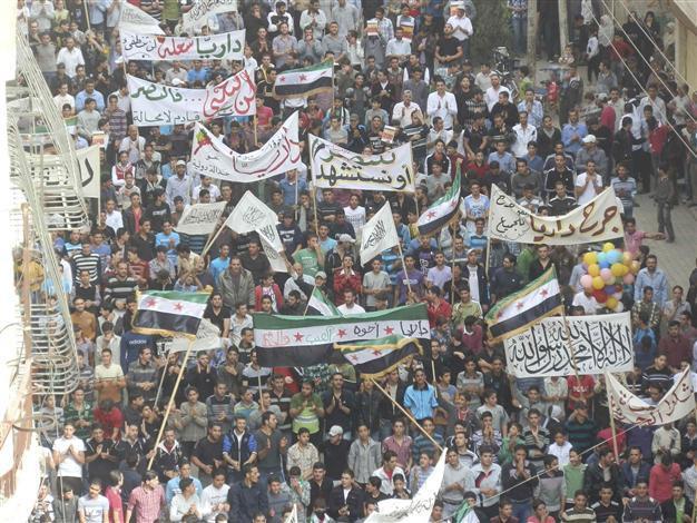 Assad must step down before dialogue: opposition figure