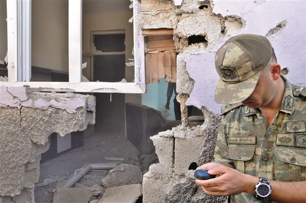 Syria rebel chiefs back, forth to Turkey’s soil