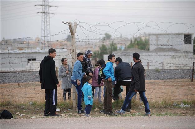 71 Syrian soldiers flee to Turkey: report