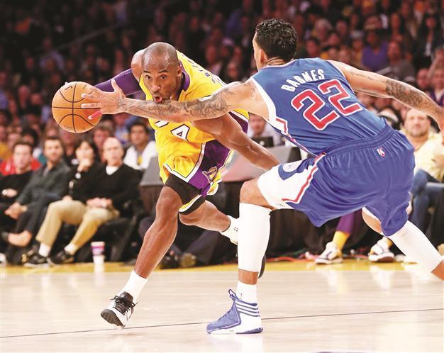 LA Lakers win at last, beat Pistons