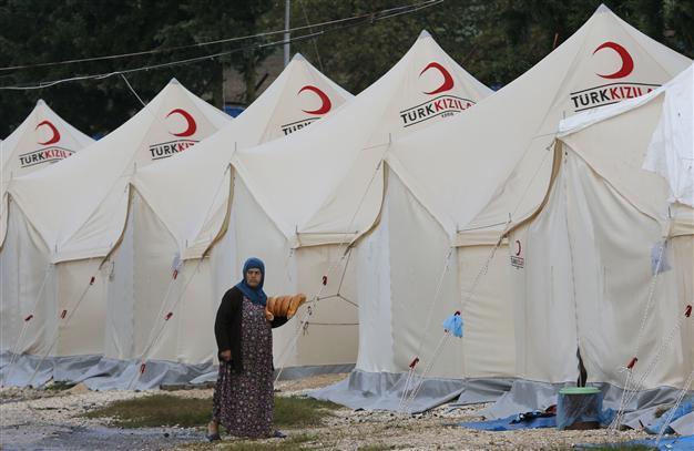 7 Syrian generals quit army, seek asylum in Turkey