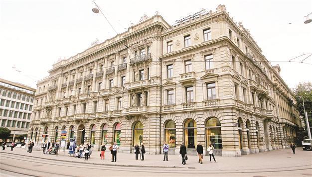 Swiss bank rushes to Qatar