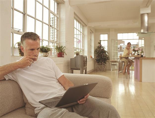 Home office not efficient or healthy, survey says