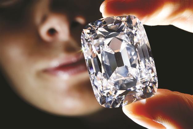 Flawless Indian diamond gets record price at auction