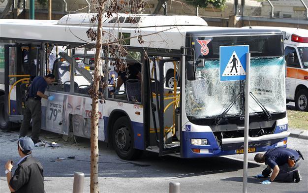 Explosion hits Tel Aviv bus, 17 casualties