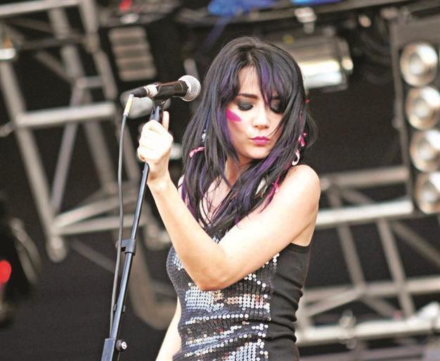 Aylin Aslım at Hayal Kahvesi