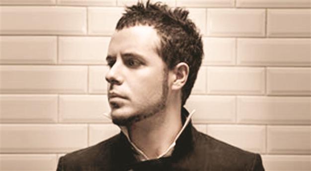 Emre Aydın performs at Jolly Joker