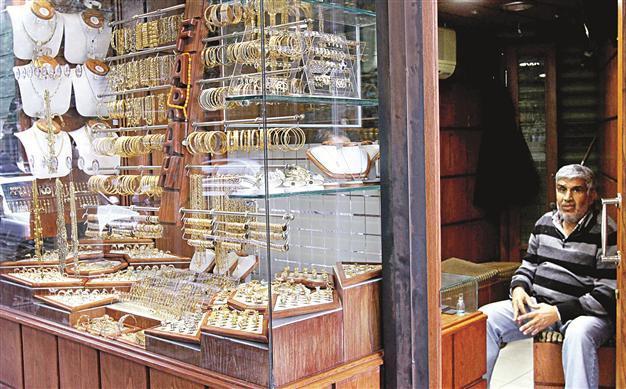 Global gold demand drops by 11 percent