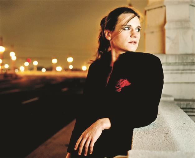 Madeleine Peyroux sings at IKSV’s Salon