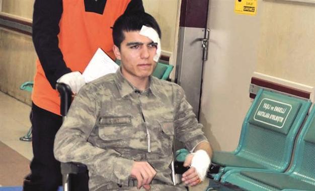 8 soldiers injured in capsizing accident