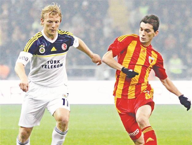 Fener salvages point with Dirk Kuyt goal