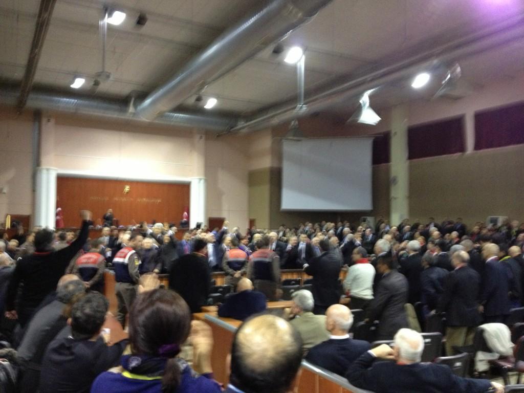 Gendarmerie fires pepper gas at Ergenekon trial