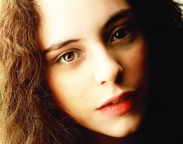 Yasemin Mori on Salon stage