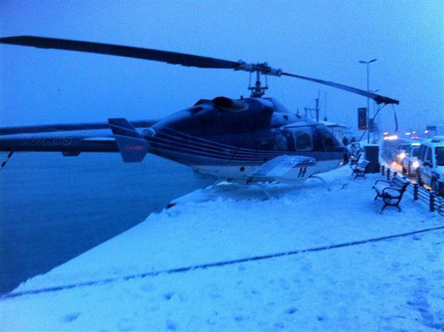 Helicopter makes incredible emergency landing on Istanbul sidewalk
