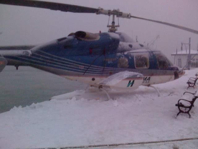 Helicopter makes incredible emergency landing on Istanbul sidewalk