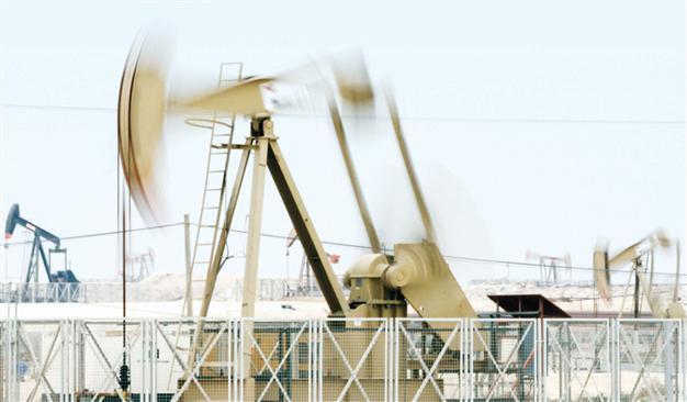 Oil prices keep losing over uncertainty on US budget