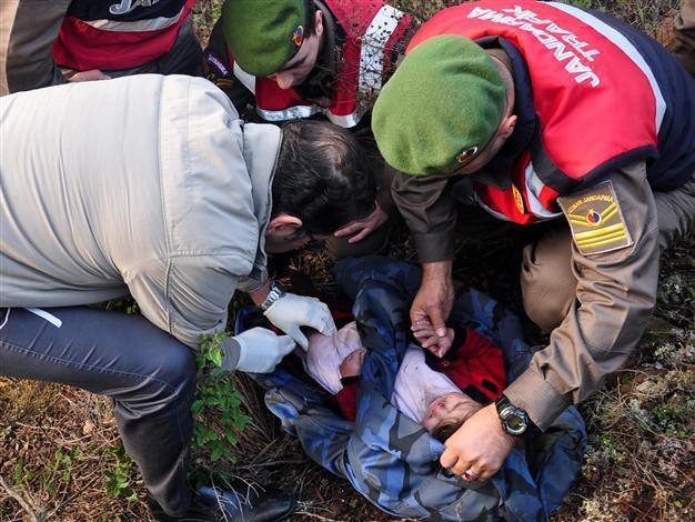 Baby rescued 26 hours after crash that killed parents
