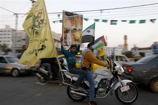 Hamas allows mass Fatah rally in Gaza