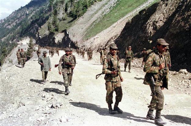 Pakistani and Indian troops exchange fire in Kashmir