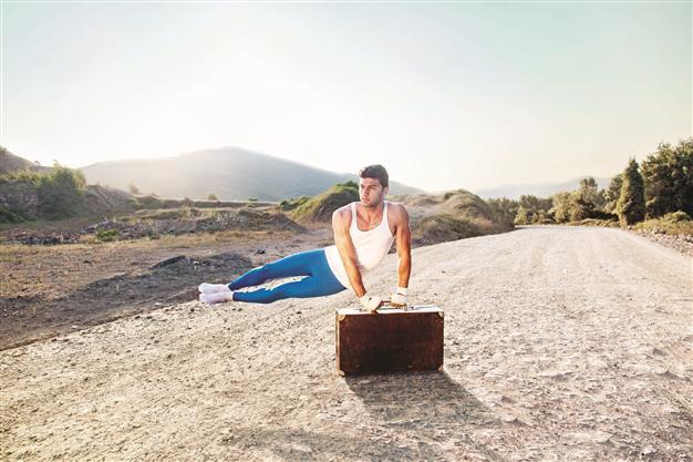 Explores ‘Zero Tolerance’ in the art world at a show