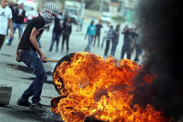 Death toll in Gaza Strip nears 100, Medics say