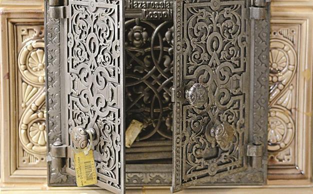 Historical palace stoves go on display