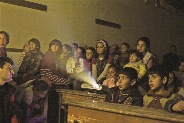 More than 100 killed in new Syria massacre